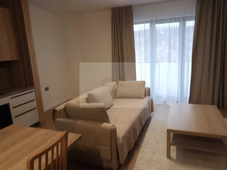 Apartament cu 2 camere semidecomandat, mobilat în Semicentral