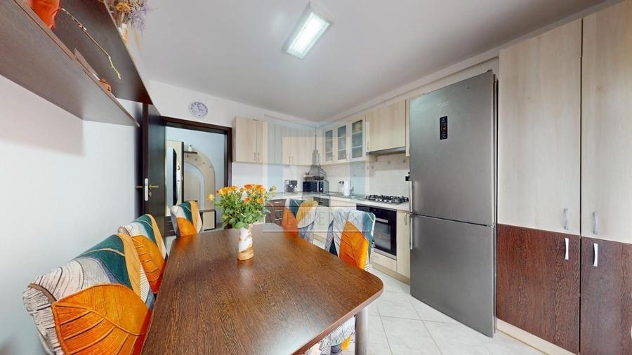 Apartament cu 3 camere decomandat în Sânpetru