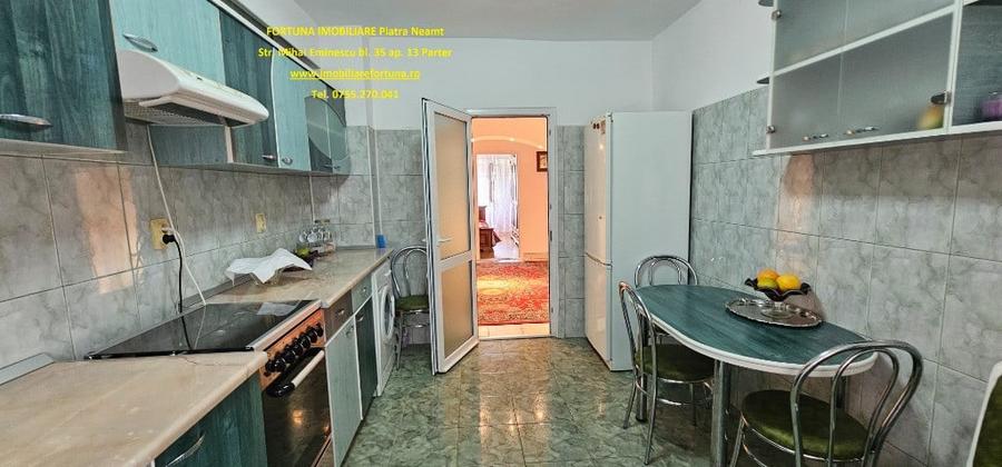 Apartament cu 3 camere decomandat în Calea Romanului