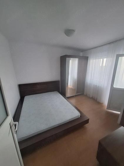 Apartament cu 3 camere decomandat în Sud