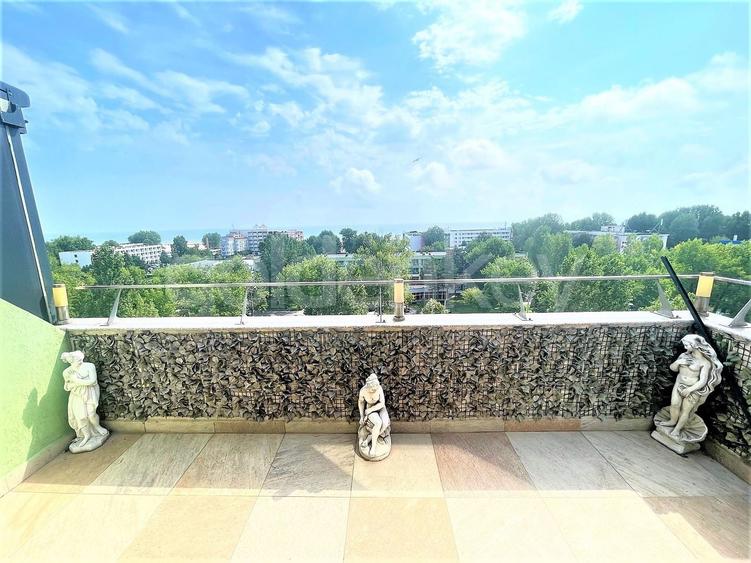 Penthouse cu 3 camere decomandat, mobilat în Central