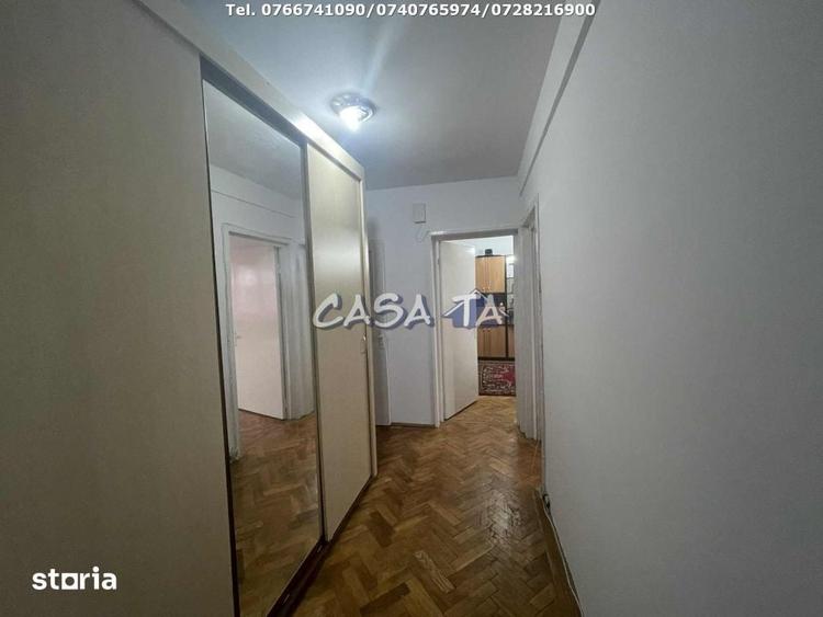 Apartament cu 4 camere decomandat în Central