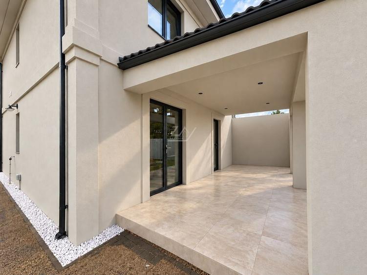 Duplex cu 5 camere cu Canalizare în Moșnița Nouă