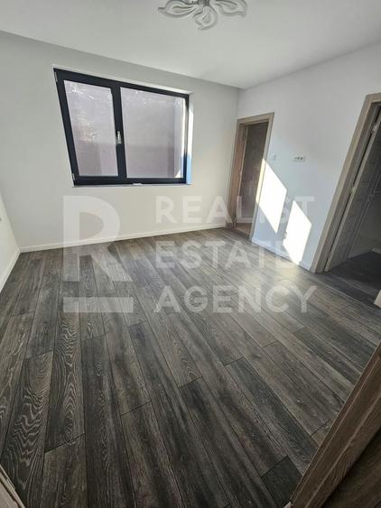 Casă individuală cu 5 camere cu Canalizare în Central