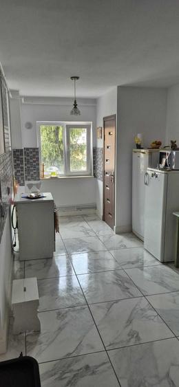 Apartament cu 2 camere decomandat în Petros