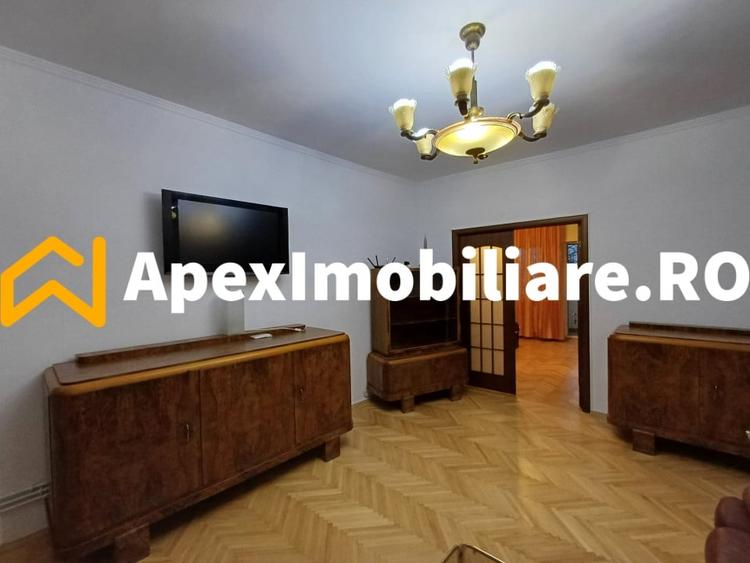 Apartament cu 3 camere semidecomandat, mobilat în Eminescu
