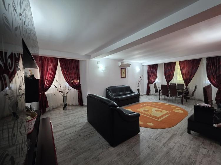 Casă cu 5 camere cu Teren 770 Mp în Central