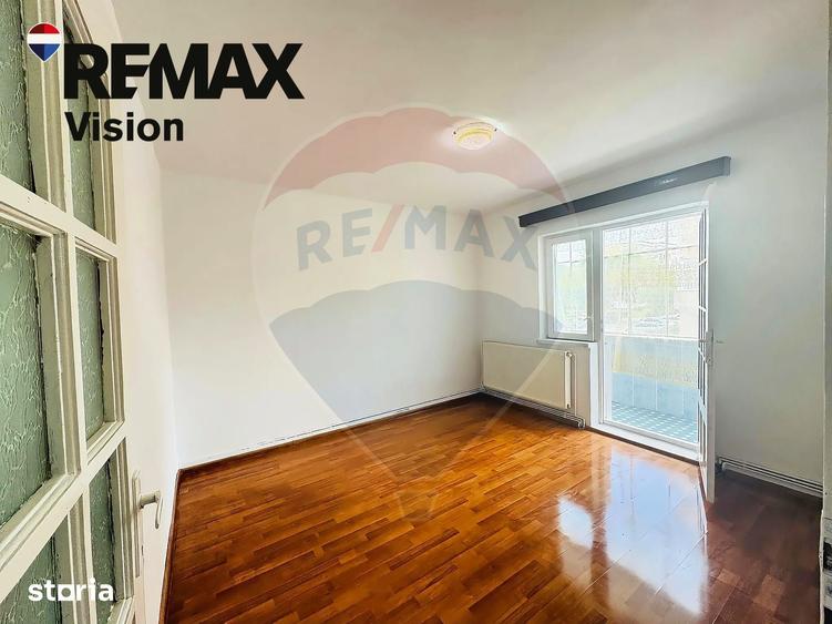 Apartament cu 3 camere de vanzare in zona 1 Mai - 4