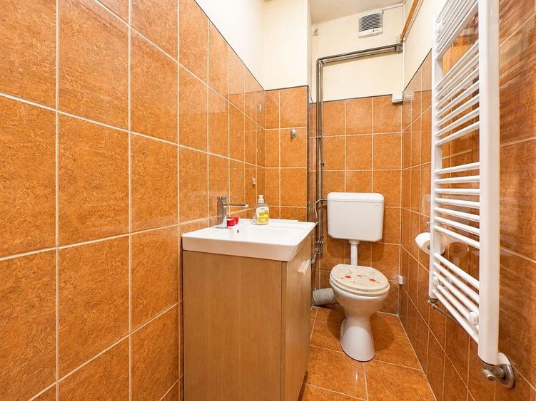 Apartament cu 3 camere decomandat, mobilat în Aradului