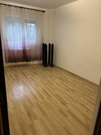 Apartament cu 3 camere decomandat în Iancului