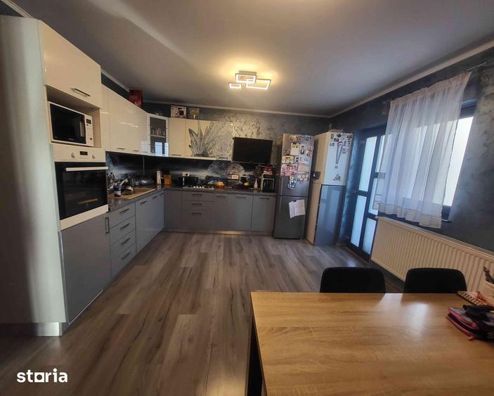 Casă cu 3 camere cu Teren 300 Mp în Gherăiești