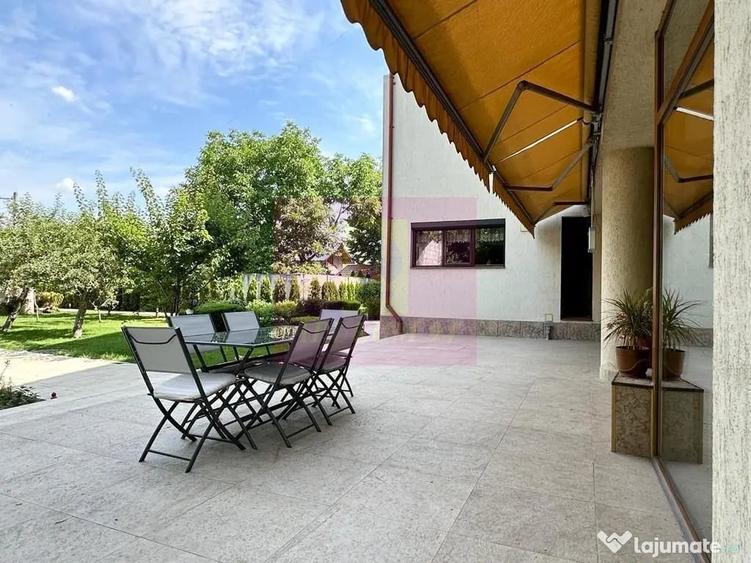 Casă cu 10 camere cu Teren 1700 Mp în Sud