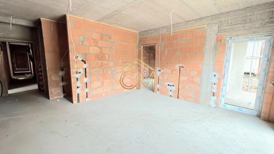 Apartament cu 2 camere semidecomandat în Cristian