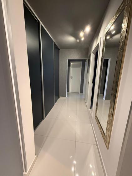Apartament cu 5 camere decomandat în Drumul Taberei