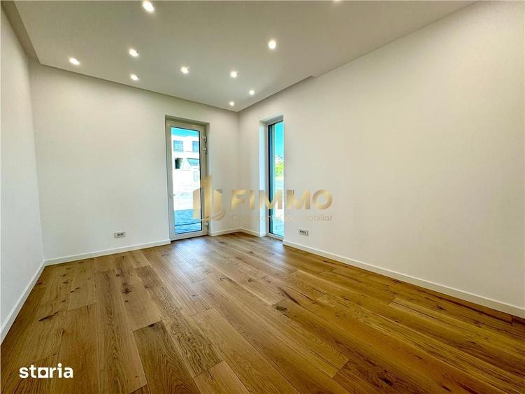 Casă cu 8 camere cu Teren 890 Mp în Central