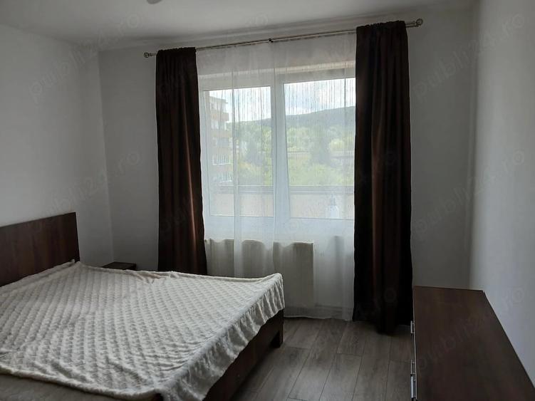 Apartament cu 3 camere decomandat în Corina