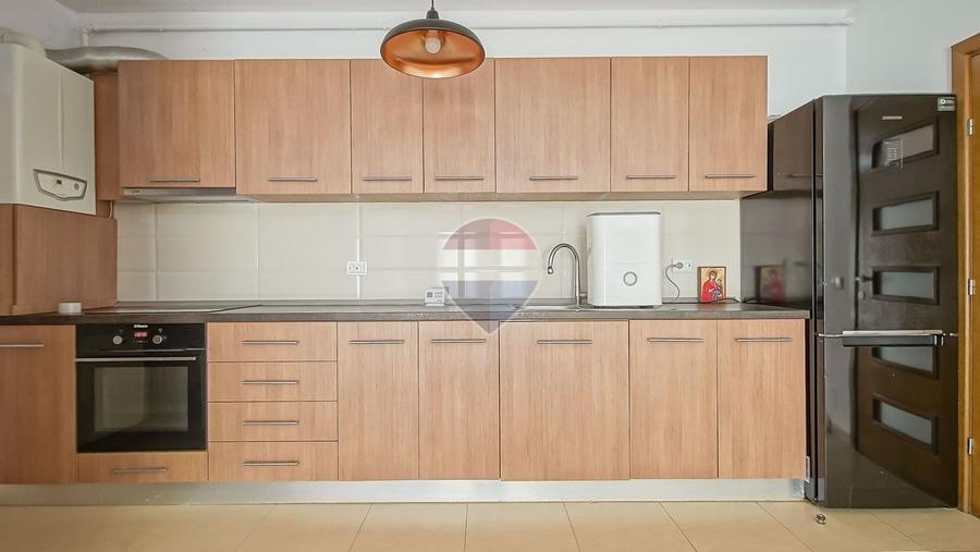 Apartament cu 2 camere decomandat în Tractorul