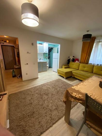 Apartament cu 3 camere semidecomandat în Central