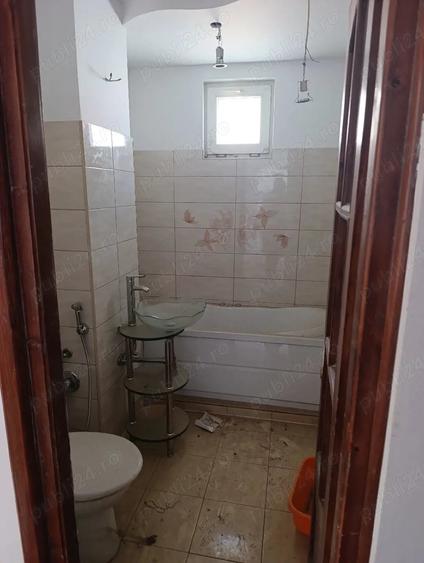 Apartament cu 3 camere decomandat în Precista