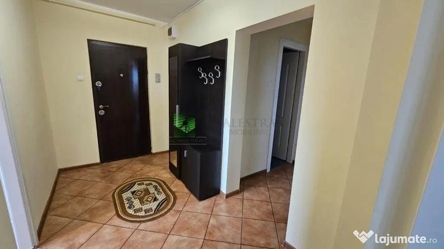 Apartament cu 3 camere decomandat în Răcădău