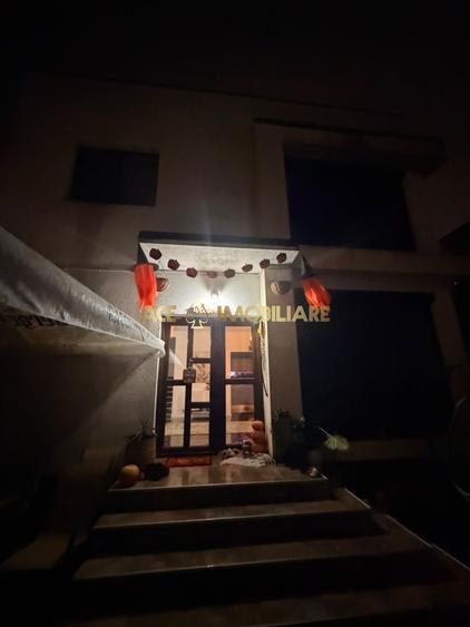 Casă individuală cu 3 camere cu Canalizare în Est
