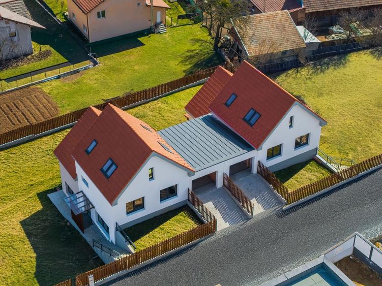 Casă individuală cu 7 camere cu Canalizare în Sălicea