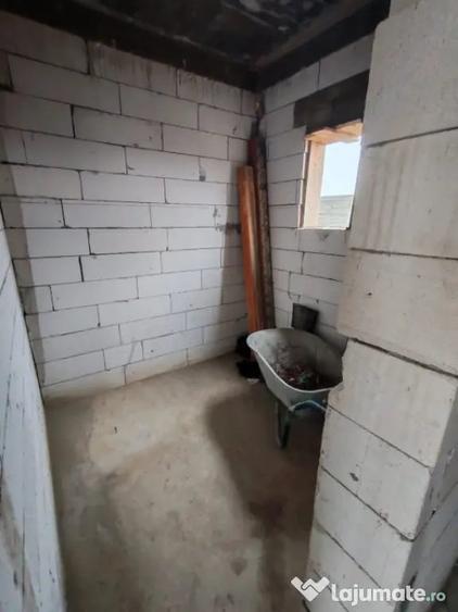 Casă cu 4 camere cu Teren 450 Mp în Malu Mare