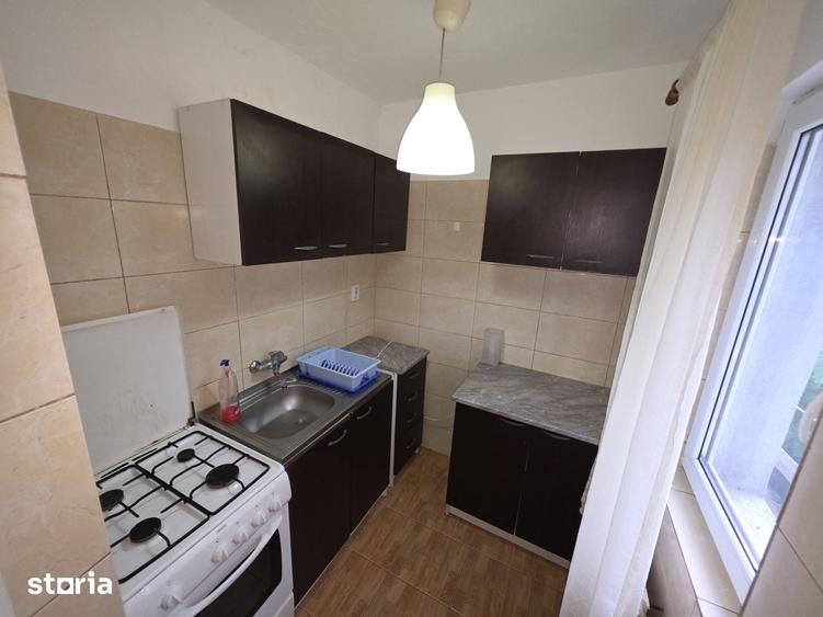 Apartament cu 3 camere semidecomandat în Inel II