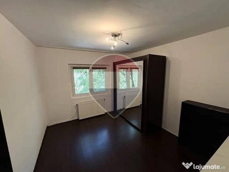 Apartament cu 4 camere semidecomandat în Traian