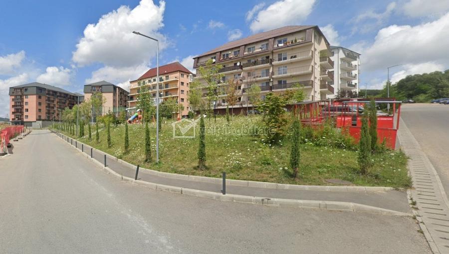 Apartament cu 3 camere decomandat în Chinteni