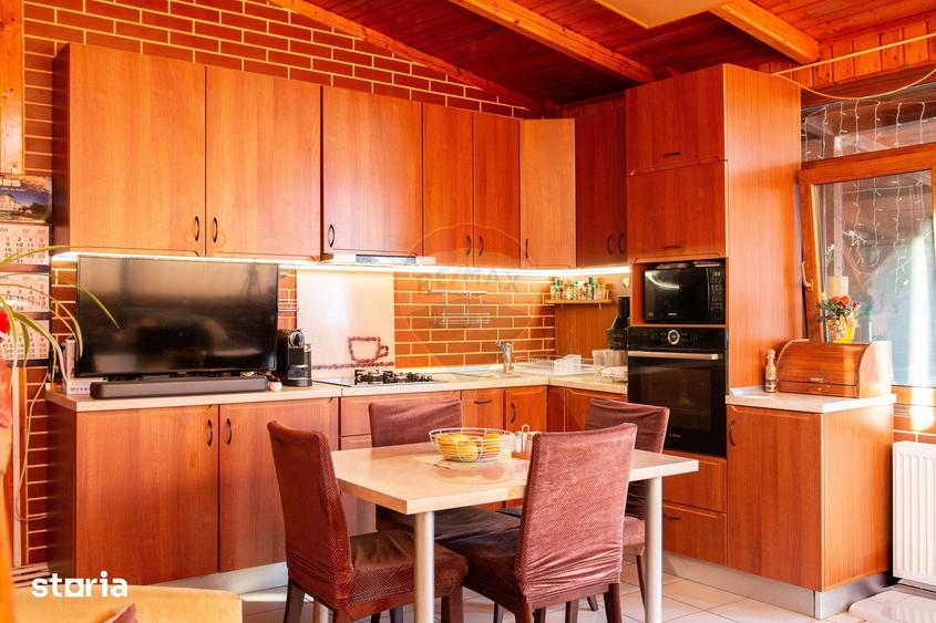 Casă cu 7 camere cu Teren 607 Mp în Central