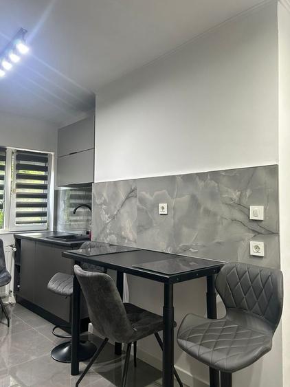 Inchiriez apartament de doua camere mobilat,utilat si renovat - 1