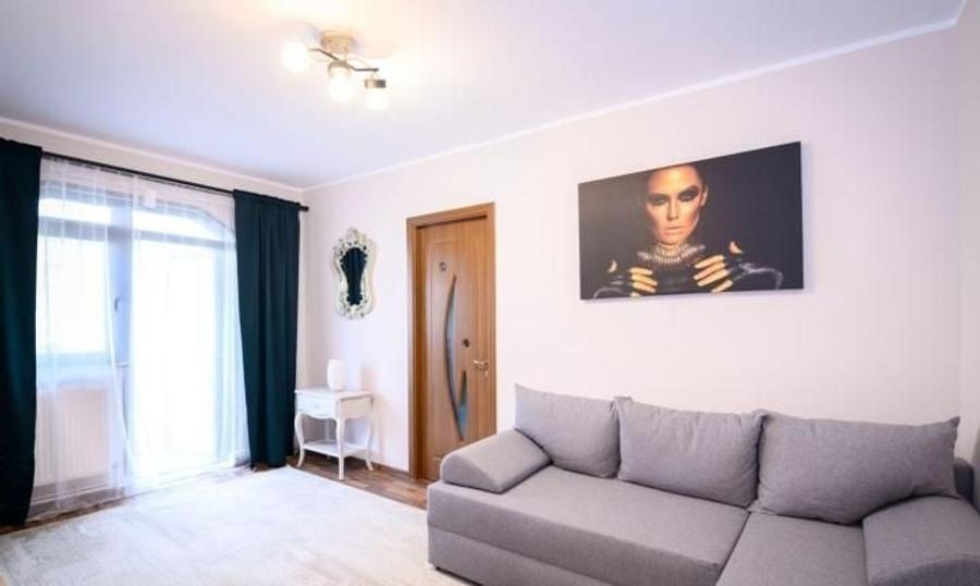 Apartament cu 2 camere semidecomandat, mobilat în Casa de Cultură