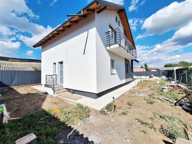 Casă cu 4 camere cu Teren 430 Mp în 9 Mai