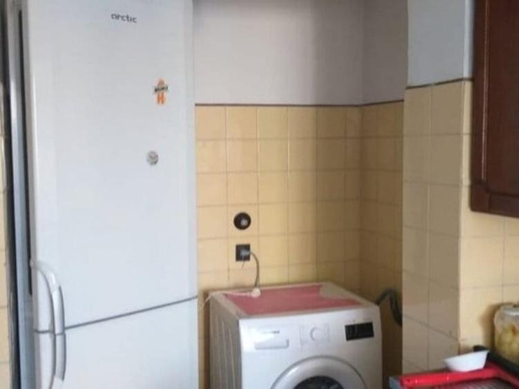 Apartament cu 3 camere decomandat în Obor