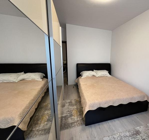 Apartament cu 2 camere decomandat în Roșu