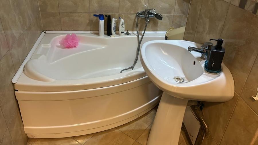 Casă individuală cu 6 camere cu Canalizare în Cârcea