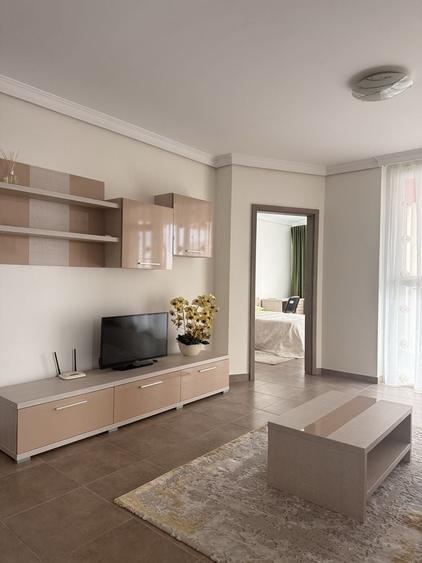 Apartament cu 3 camere semidecomandat în Central