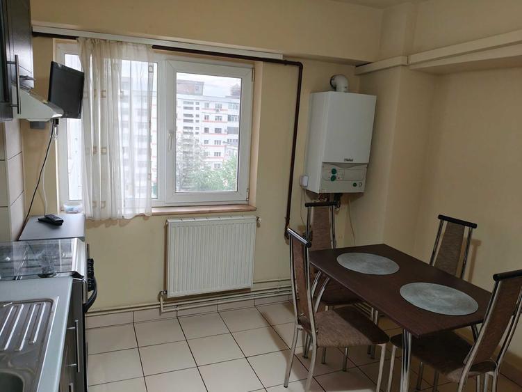 Apartament cu 3 camere decomandat în Prundu