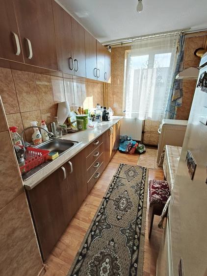 Apartament cu 3 camere semidecomandat în Trivale
