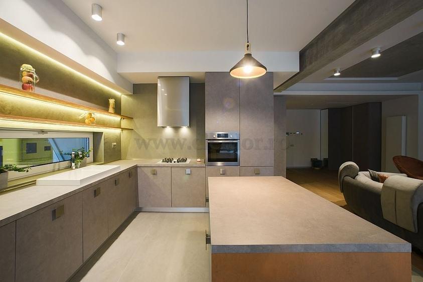 Apartament cu 4 camere decomandat, mobilat în Iancu Nicolae
