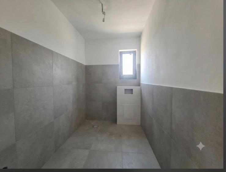 Casă individuală cu 4 camere cu Canalizare în Domnești