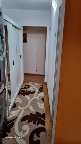 Apartament cu 4 camere semidecomandat în Prelungirea Ferentari