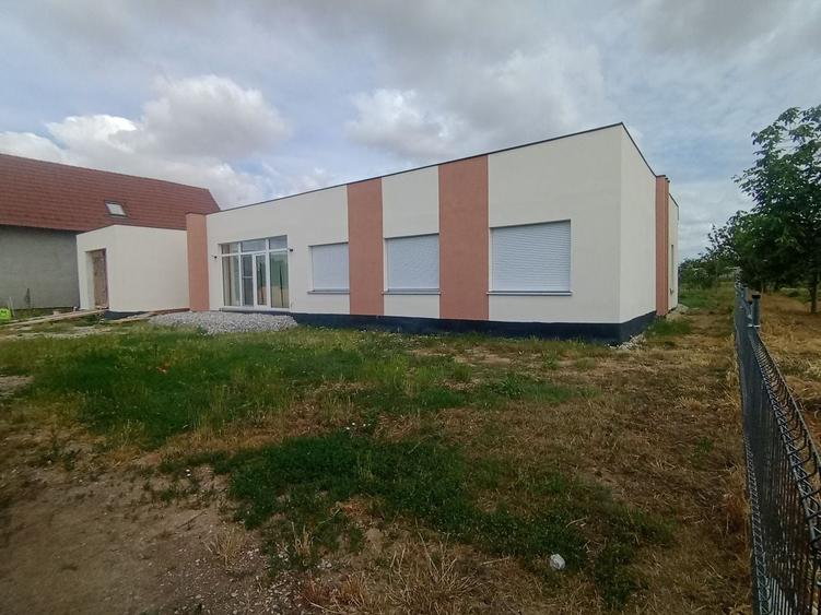 Casă cu 4 camere în Nojorid