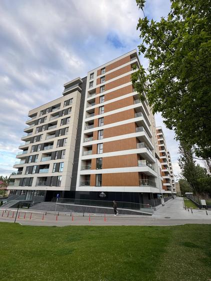 Apartament cu 3 camere semidecomandat în Crângași