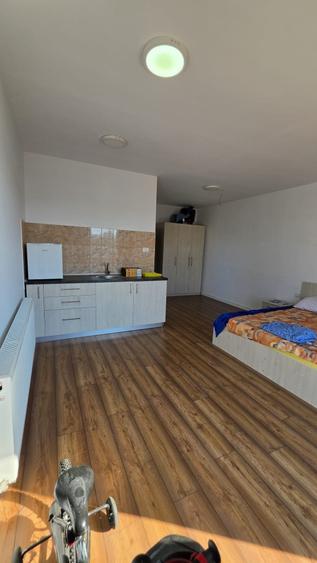 Casă cu 6 camere cu Garaj în DN 1