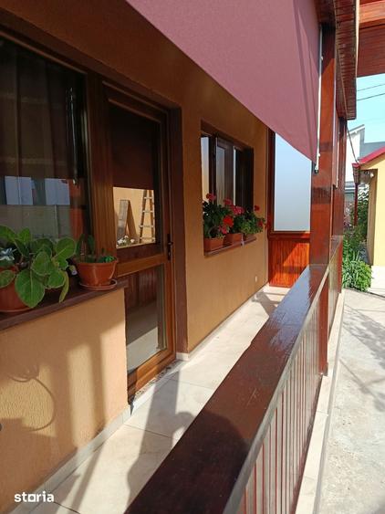 Casă cu 8 camere cu Teren 500 Mp în Cazasu