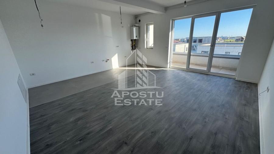 Apartament cu 3 camere semidecomandat în Torontalului