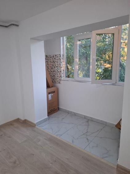 Garsonieră decomandată în Central