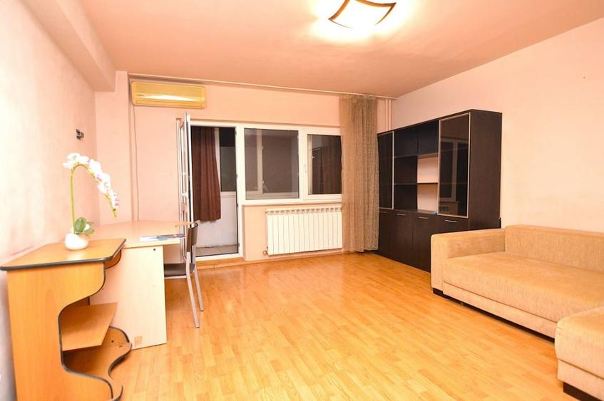 Apartament cu 2 camere semidecomandat, mobilat în Decebal